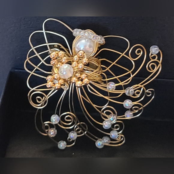 VINTAGE GOLD GLASS SEED BEADS & FAUX PEARL WIRE WORK GUARDIAN ANGEL HALO BROOCH - Picture 12 of 15